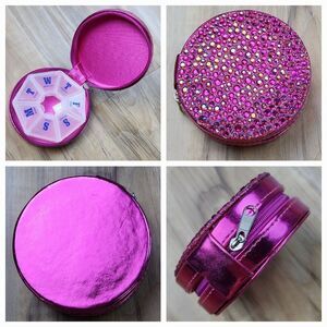 💜NWOT Hot Pink Round Rhinestone Portable Travel Weekly Pill Organizer